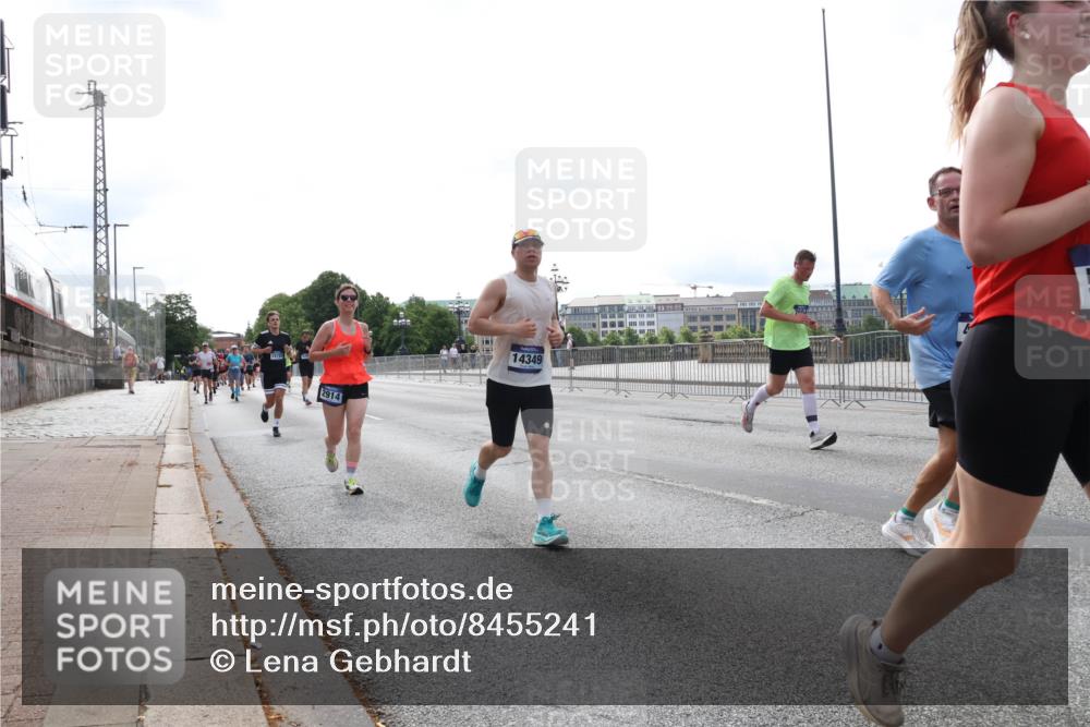 29.06.2025 - hella hamburg halbmarathon Lena Gebhardt http://msf.ph/oto/8455241 29.06.2025 10:31:19 Lombardsbrücke 15725, 2914, 14349, 1292, 1773, 1979, 2097, 2268, 2414, 2914, 3131, 4561, 4817, 4953, 5165, 5437, 5846, 5943, 6057, 6078, 6195, 6546, 6573, 6620, 6787, 7351, 7604, 7772, 8050, 8072, 8073, 8757, 9183, 9576, 10111, 10240, 10586, 10989, 11587, 11981, 11988, 12384, 12627, 13724, 14095, 14349, 14803, 15466, 15589, 15725, 16457, 16978, 17224, 17404, 17463, 17509, 17517, 17587, 17706, 17742, 17966, 19052, 19226 meine-sportfotos.de