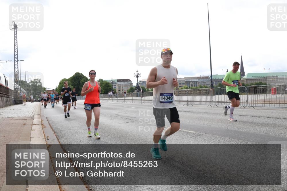 29.06.2025 - hella hamburg halbmarathon Lena Gebhardt http://msf.ph/oto/8455263 29.06.2025 10:31:20 Lombardsbrücke 15729, 2914, 14349, 7604, 1292, 1773, 1844, 1979, 2097, 2268, 2414, 2914, 3131, 4561, 4817, 4953, 5165, 5437, 5846, 5943, 6057, 6078, 6195, 6546, 6573, 6620, 6787, 7351, 7604, 7772, 8050, 8072, 8073, 8757, 9183, 9576, 10111, 10240, 10586, 10989, 11587, 11981, 11988, 12384, 12627, 13724, 14095, 14349, 14803, 15466, 15589, 15725, 16457, 16978, 17224, 17404, 17463, 17509, 17517, 17587, 17706, 17742, 17966, 19052, 19226 meine-sportfotos.de