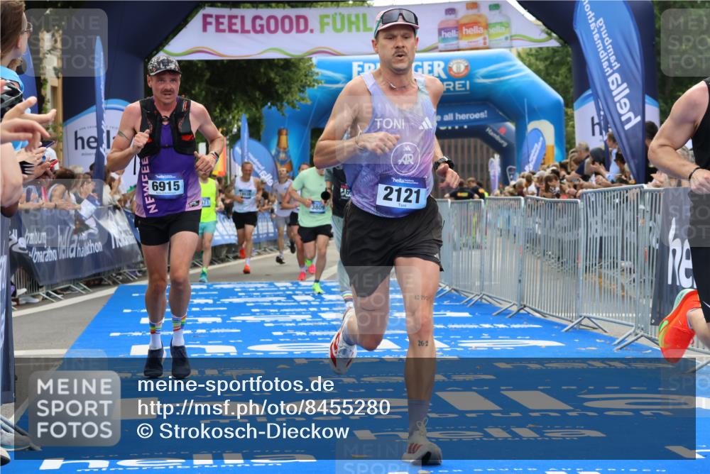 29.06.2025 - hella hamburg halbmarathon Strokosch-Dieckow http://msf.ph/oto/8455280 29.06.2025 10:36:34 Ziel 1571, 2121, 3809, 5092, 6915, 8121, 9296, 10680, 11833, 14622, 16523, 17723, 18038, 18733 meine-sportfotos.de