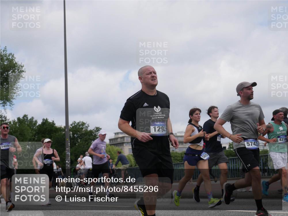29.06.2025 - hella hamburg halbmarathon Luisa Fischer http://msf.ph/oto/8455296 29.06.2025 10:35:16 Kennedybrücke 14099, 10248, 1292, 565, 5743, 4314, 1292, 1987, 2349, 2943, 3239, 3707, 3751, 3752, 3778, 4314, 4365, 4605, 5601, 5658, 5743, 6218, 7239, 7344, 7535, 7570, 7695, 8072, 8073, 8124, 8127, 8303, 10248 meine-sportfotos.de