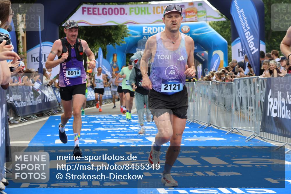 29.06.2025 - hella hamburg halbmarathon Strokosch-Dieckow http://msf.ph/oto/8455349 29.06.2025 10:36:34 Ziel 1571, 2121, 3809, 5092, 6915, 8121, 9296, 10680, 11833, 14622, 16523, 17723, 18038, 18733 meine-sportfotos.de