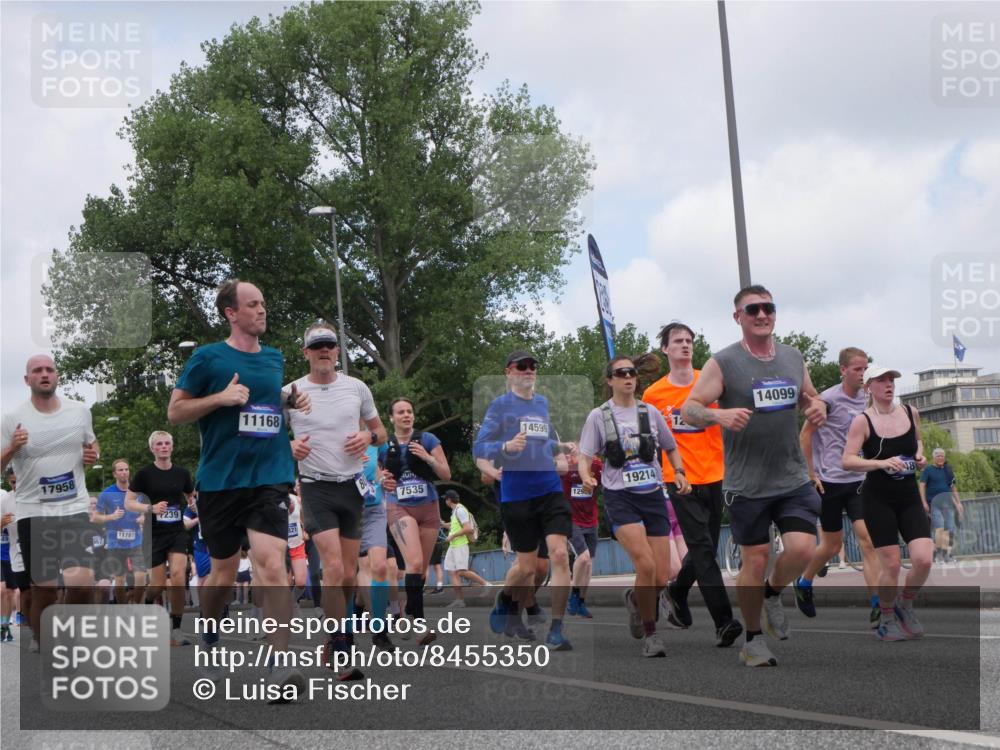 29.06.2025 - hella hamburg halbmarathon Luisa Fischer http://msf.ph/oto/8455350 29.06.2025 10:35:17 Kennedybrücke 17958, 11787, 239, 11168, 321, 7535, 14599, 125, 19214, 14099, 1292, 1987, 2349, 2943, 3239, 3365, 3707, 3751, 3752, 3778, 4314, 4365, 4605, 5601, 5658, 5743, 6218, 7239, 7535, 7570, 7695, 8072, 8073, 8124, 8127, 8303, 9125, 10248 meine-sportfotos.de