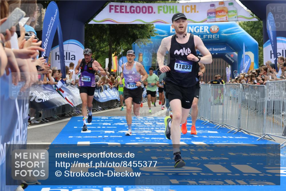 29.06.2025 - hella hamburg halbmarathon Strokosch-Dieckow http://msf.ph/oto/8455377 29.06.2025 10:36:31 Ziel 2121, 3809, 5092, 6915, 8084, 8121, 9296, 10404, 10680, 10852, 11304, 11833, 12916, 16523, 17723, 18062 meine-sportfotos.de