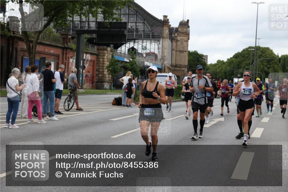 29.06.2025 - hella hamburg halbmarathon Yannick Fuchs http://msf.ph/oto/8455386 29.06.2025 10:56:16 20KM 1006, 1128, 1264, 1377, 1568, 1573, 1726, 3921, 4859, 5547, 6414, 6415, 6580, 6815, 7658, 8154, 8624, 9131, 9718, 9928, 10214, 10519, 10797, 11670, 11968, 12156, 12567, 13498, 13868, 14368, 14456, 14574, 15291, 15686, 15859, 16292, 16808, 17136, 17383, 17532, 17939, 17955, 18000, 18599, 18919, 19023 meine-sportfotos.de