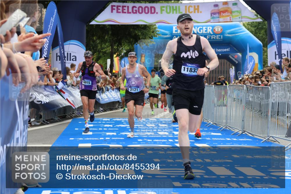 29.06.2025 - hella hamburg halbmarathon Strokosch-Dieckow http://msf.ph/oto/8455394 29.06.2025 10:36:31 Ziel 2121, 3809, 5092, 6915, 8084, 8121, 9296, 10404, 10680, 10852, 11304, 11833, 12916, 16523, 17723, 18062 meine-sportfotos.de