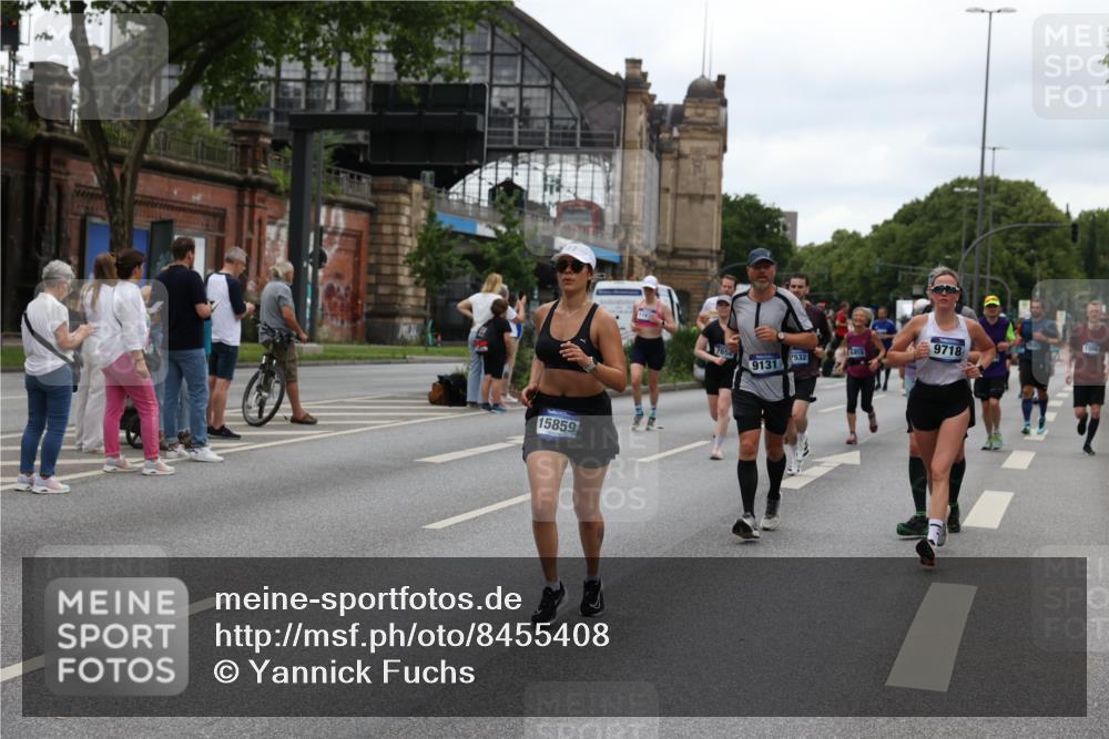 29.06.2025 - hella hamburg halbmarathon Yannick Fuchs http://msf.ph/oto/8455408 29.06.2025 10:56:16 20KM 1006, 1128, 1264, 1377, 1568, 1573, 1726, 3921, 4859, 5547, 6414, 6415, 6580, 6815, 7658, 8154, 8624, 9131, 9718, 9928, 10214, 10519, 10797, 11670, 11968, 12156, 12567, 13498, 13868, 14368, 14456, 14574, 15291, 15686, 15859, 16292, 16808, 17136, 17383, 17532, 17939, 17955, 18000, 18599, 18919, 19023 meine-sportfotos.de