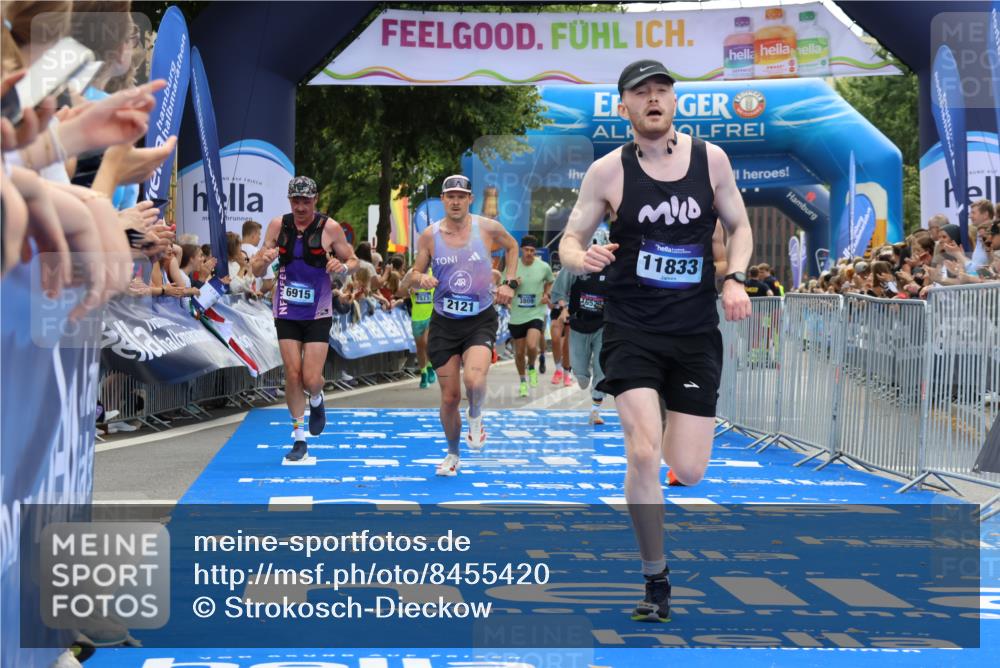 29.06.2025 - hella hamburg halbmarathon Strokosch-Dieckow http://msf.ph/oto/8455420 29.06.2025 10:36:31 Ziel 2121, 3809, 5092, 6915, 8084, 8121, 9296, 10404, 10680, 10852, 11304, 11833, 12916, 16523, 17723, 18062 meine-sportfotos.de