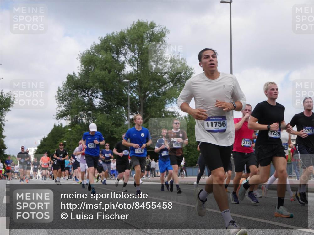 29.06.2025 - hella hamburg halbmarathon Luisa Fischer http://msf.ph/oto/8455458 29.06.2025 10:35:21 Kennedybrücke 2349, 10924, 11787, 1967, 16124, 11756, 3778, 7239, 821, 3707, 1987, 2349, 2943, 3022, 3239, 3365, 3707, 3751, 3778, 4365, 4605, 5941, 6218, 7239, 7535, 8072, 8073, 8124, 8127, 8303, 9125, 9206, 10111, 10248 meine-sportfotos.de