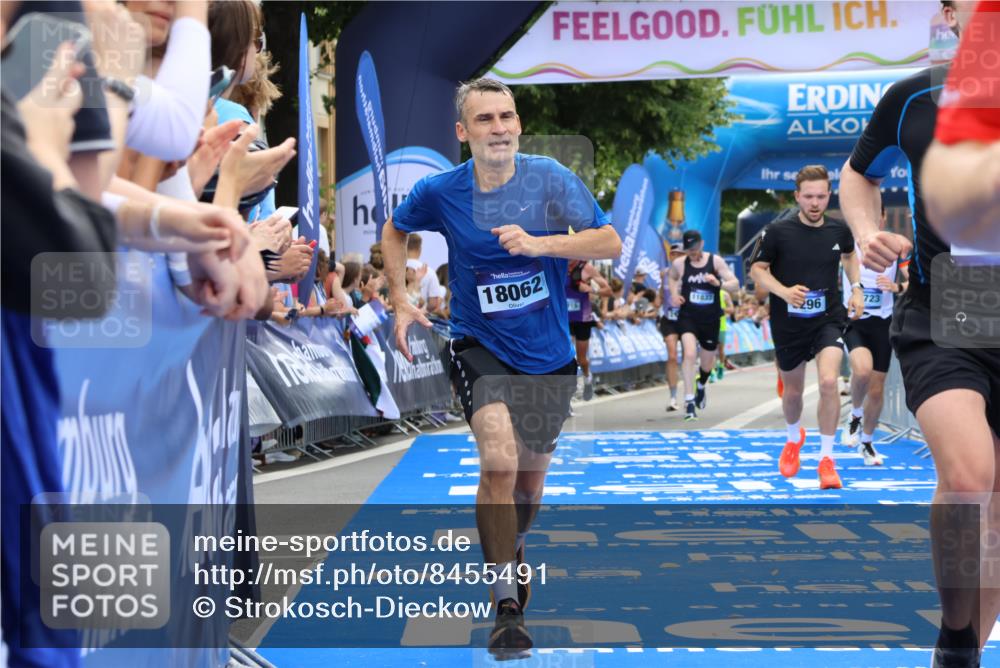 29.06.2025 - hella hamburg halbmarathon Strokosch-Dieckow http://msf.ph/oto/8455491 29.06.2025 10:36:27 Ziel 2121, 6915, 8084, 8121, 9296, 10404, 10680, 10852, 11304, 11833, 12051, 12916, 14075, 17192, 17723, 18062 meine-sportfotos.de