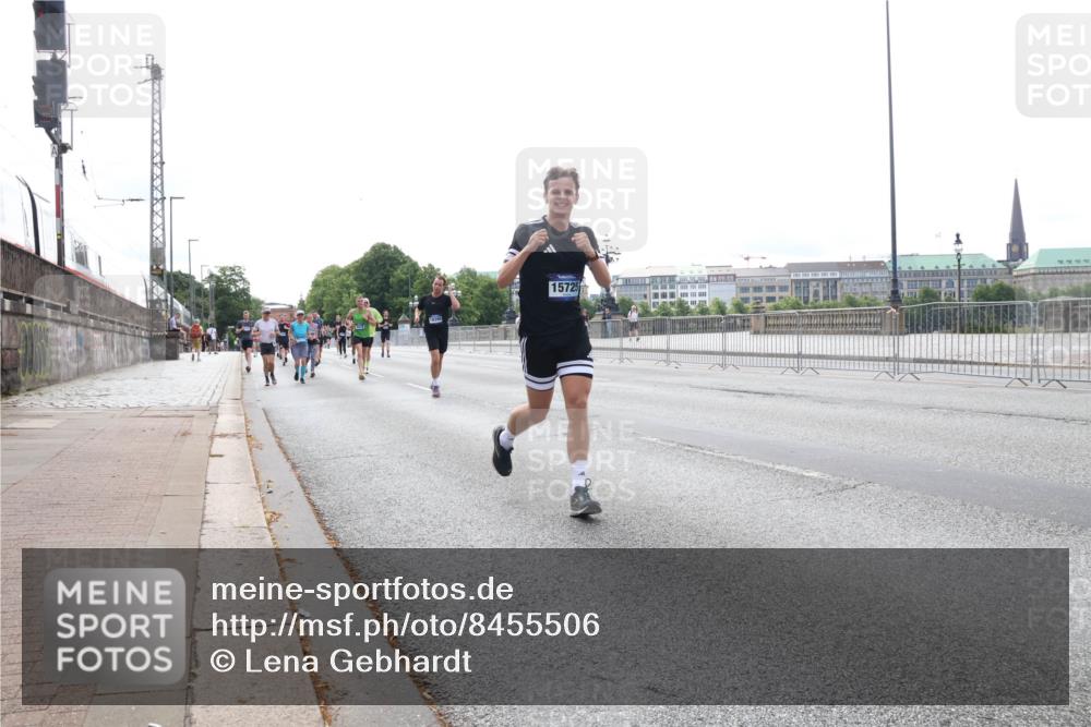 29.06.2025 - hella hamburg halbmarathon Lena Gebhardt http://msf.ph/oto/8455506 29.06.2025 10:31:22 Lombardsbrücke 15725, 1292, 1773, 1844, 1979, 2097, 2414, 2914, 4561, 4817, 4953, 5165, 5437, 5846, 5943, 5965, 6057, 6078, 6195, 6546, 6573, 6620, 6640, 6787, 7351, 7604, 7772, 8050, 8072, 8073, 8757, 9183, 9576, 9812, 9883, 10111, 10240, 10586, 10989, 11587, 11981, 11988, 12384, 12627, 13724, 14095, 14349, 15466, 15589, 15725, 16457, 16978, 17224, 17404, 17463, 17509, 17517, 17587, 17706, 17742, 17966, 19052, 19226 meine-sportfotos.de