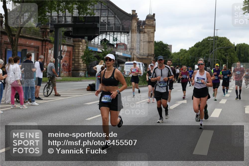 29.06.2025 - hella hamburg halbmarathon Yannick Fuchs http://msf.ph/oto/8455507 29.06.2025 10:56:16 20KM 1006, 1128, 1264, 1377, 1568, 1573, 1726, 3921, 4859, 5547, 6414, 6415, 6580, 6815, 7658, 8154, 8624, 9131, 9718, 9928, 10214, 10519, 10797, 11670, 11968, 12156, 12567, 13498, 13868, 14368, 14456, 14574, 15291, 15686, 15859, 16292, 16808, 17136, 17383, 17532, 17939, 17955, 18000, 18599, 18919, 19023 meine-sportfotos.de