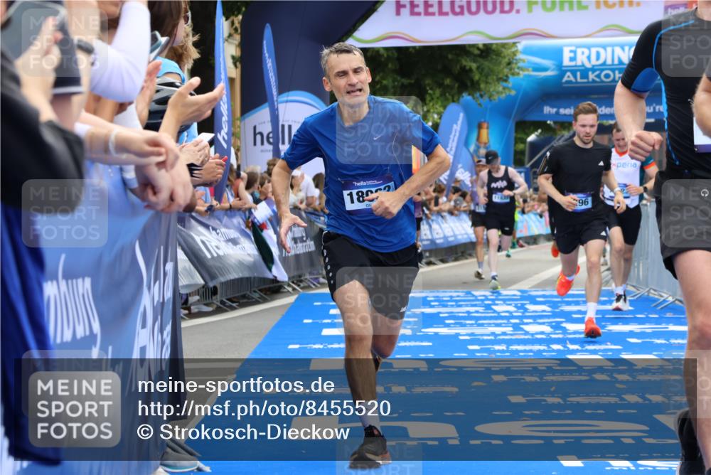 29.06.2025 - hella hamburg halbmarathon Strokosch-Dieckow http://msf.ph/oto/8455520 29.06.2025 10:36:27 Ziel 2121, 6915, 8084, 8121, 9296, 10404, 10680, 10852, 11304, 11833, 12051, 12916, 14075, 17192, 17723, 18062 meine-sportfotos.de