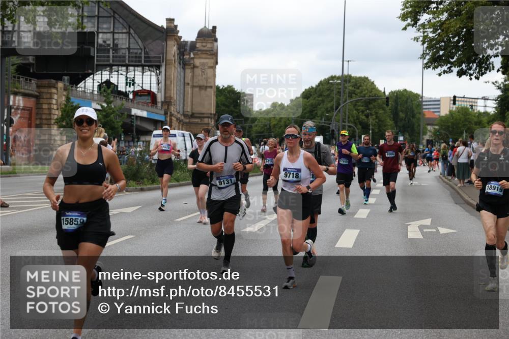 29.06.2025 - hella hamburg halbmarathon Yannick Fuchs http://msf.ph/oto/8455531 29.06.2025 10:56:17 20KM 1006, 1128, 1264, 1377, 1568, 1573, 1726, 3921, 4859, 5547, 6414, 6415, 6580, 6815, 7658, 8154, 8624, 9131, 9718, 9928, 10214, 10519, 10797, 11670, 11968, 12156, 12567, 13498, 13868, 14368, 14456, 14574, 15686, 15859, 16292, 16808, 17136, 17383, 17532, 17939, 17955, 18000, 18599, 18919, 19023 meine-sportfotos.de