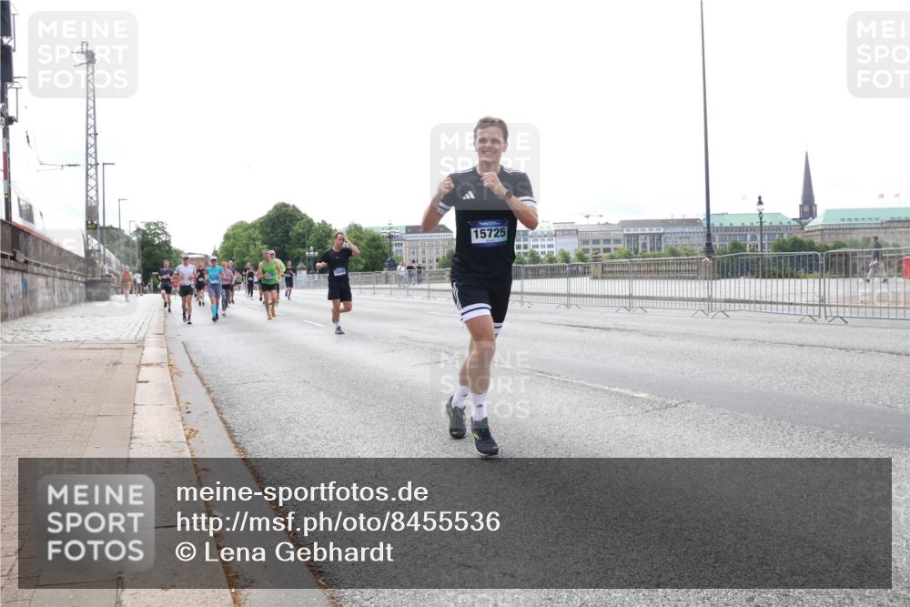 29.06.2025 - hella hamburg halbmarathon Lena Gebhardt http://msf.ph/oto/8455536 29.06.2025 10:31:23 Lombardsbrücke 15725, 1292, 1773, 1844, 1979, 2097, 2414, 2914, 4561, 4817, 4953, 5165, 5437, 5846, 5943, 5965, 6057, 6078, 6195, 6546, 6573, 6620, 6640, 6787, 7351, 7604, 7772, 8050, 8072, 8073, 8757, 9183, 9576, 9812, 9883, 10111, 10240, 10586, 10989, 11587, 11988, 12384, 12627, 13724, 14095, 14349, 15466, 15589, 15725, 16457, 16978, 17224, 17404, 17463, 17509, 17517, 17587, 17706, 17742, 17966, 19052, 19226 meine-sportfotos.de