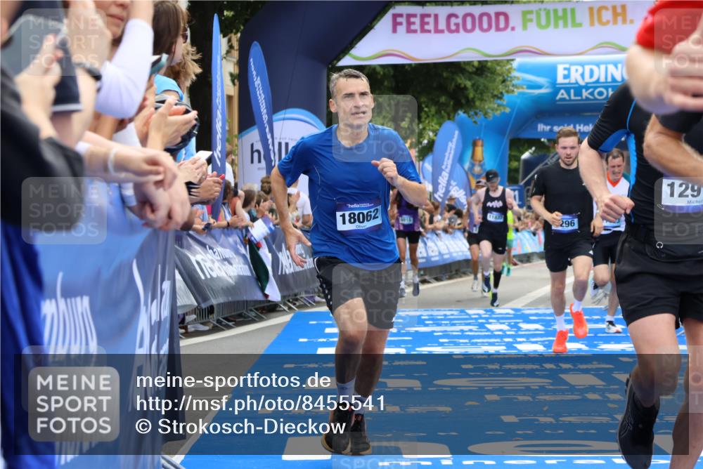 29.06.2025 - hella hamburg halbmarathon Strokosch-Dieckow http://msf.ph/oto/8455541 29.06.2025 10:36:27 Ziel 2121, 6915, 8084, 8121, 9296, 10404, 10680, 10852, 11304, 11833, 12051, 12916, 14075, 17192, 17723, 18062 meine-sportfotos.de