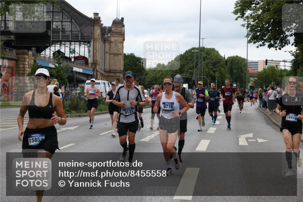 29.06.2025 - hella hamburg halbmarathon Yannick Fuchs http://msf.ph/oto/8455558 29.06.2025 10:56:17 20KM 1006, 1128, 1264, 1377, 1568, 1573, 1726, 3921, 4859, 5547, 6414, 6415, 6580, 6815, 7658, 8154, 8624, 9131, 9718, 9928, 10214, 10519, 10797, 11670, 11968, 12156, 12567, 13498, 13868, 14368, 14456, 14574, 15686, 15859, 16292, 16808, 17136, 17383, 17532, 17939, 17955, 18000, 18599, 18919, 19023 meine-sportfotos.de