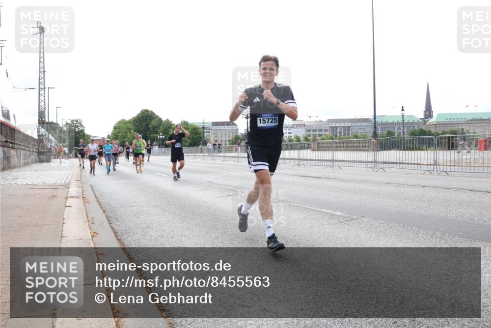 29.06.2025 - hella hamburg halbmarathon Lena Gebhardt http://msf.ph/oto/8455563 29.06.2025 10:31:23 Lombardsbrücke 18390, 15725, 1292, 1773, 1844, 1979, 2097, 2414, 2914, 4561, 4817, 4953, 5165, 5437, 5846, 5943, 5965, 6057, 6078, 6195, 6546, 6573, 6620, 6640, 6787, 7351, 7604, 7772, 8050, 8072, 8073, 8757, 9183, 9576, 9812, 9883, 10111, 10240, 10586, 10989, 11587, 11988, 12384, 12627, 13724, 14095, 14349, 15466, 15589, 15725, 16457, 16978, 17224, 17404, 17463, 17509, 17517, 17587, 17706, 17742, 17966, 19052, 19226 meine-sportfotos.de