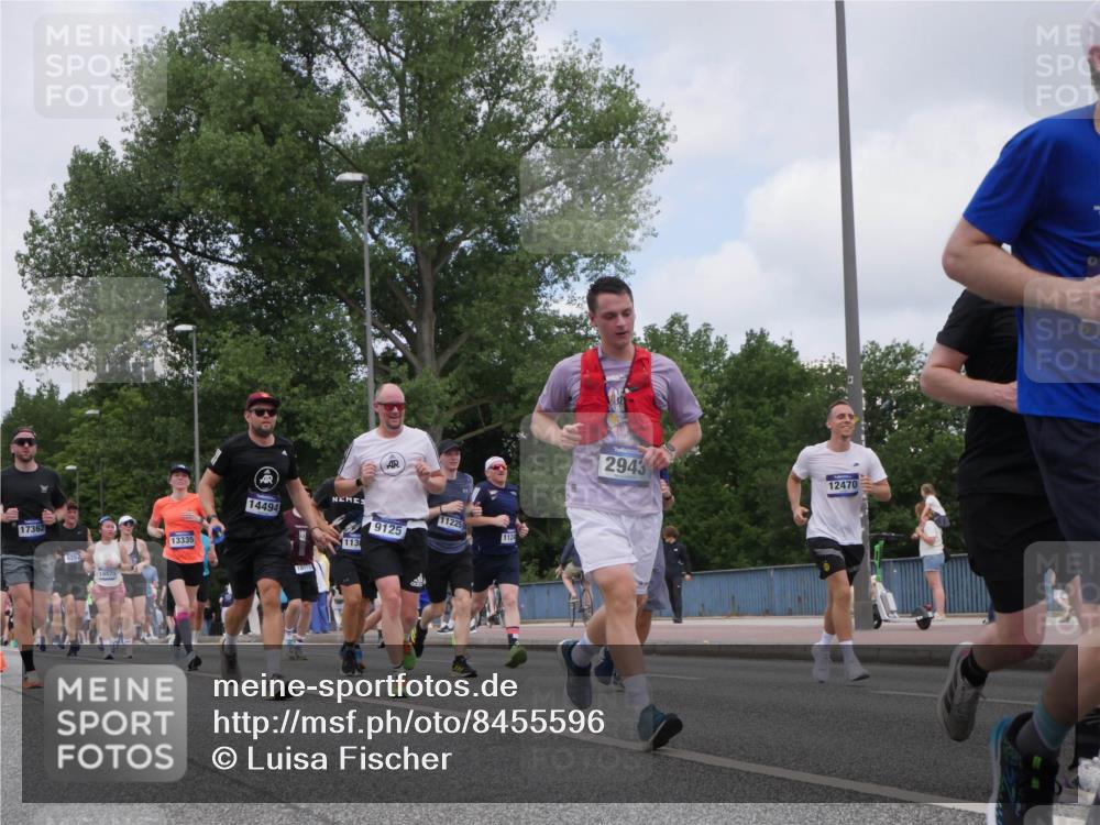 29.06.2025 - hella hamburg halbmarathon Luisa Fischer http://msf.ph/oto/8455596 29.06.2025 10:35:24 Kennedybrücke 17362, 6252, 15575, 13335, 14494, 11225, 9125, 113, 18911, 112, 2943, 12470, 1640, 1987, 2349, 2943, 3022, 3365, 3707, 3778, 4365, 4605, 5941, 6218, 6252, 6312, 6315, 7468, 8072, 8073, 8124, 8303, 9125, 9206, 10111, 10354 meine-sportfotos.de