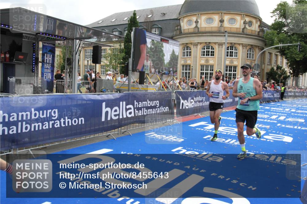 29.06.2025 - hella hamburg halbmarathon Michael Strokosch http://msf.ph/oto/8455643 29.06.2025 10:31:23 Ziel 3955, 4812, 11857, 14450, 14548, 19042 meine-sportfotos.de