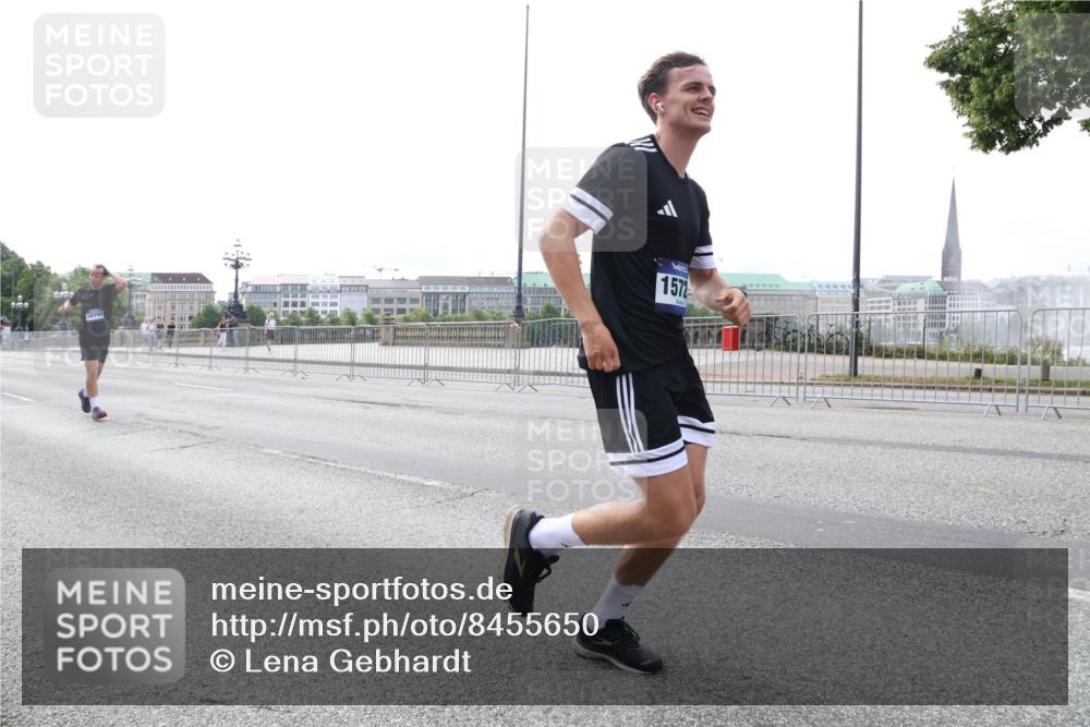 29.06.2025 - hella hamburg halbmarathon Lena Gebhardt http://msf.ph/oto/8455650 29.06.2025 10:31:23 Lombardsbrücke 18390, 1572, 1292, 1773, 1844, 1979, 2097, 2414, 2914, 4561, 4817, 4953, 5165, 5437, 5846, 5943, 5965, 6057, 6078, 6195, 6546, 6573, 6620, 6640, 6787, 7351, 7604, 7772, 8050, 8072, 8073, 8757, 9183, 9576, 9812, 9883, 10111, 10240, 10586, 10989, 11587, 11988, 12384, 12627, 13724, 14095, 14349, 15466, 15589, 15725, 16457, 16978, 17224, 17404, 17463, 17509, 17517, 17587, 17706, 17742, 17966, 19052, 19226 meine-sportfotos.de