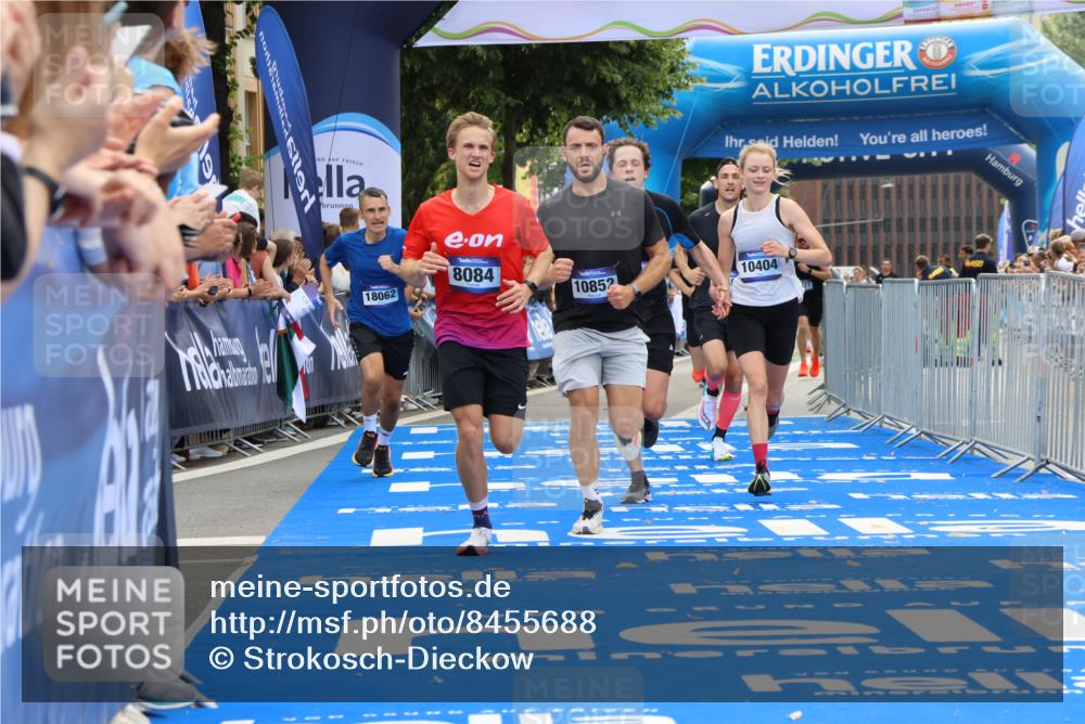 29.06.2025 - hella hamburg halbmarathon Strokosch-Dieckow http://msf.ph/oto/8455688 29.06.2025 10:36:24 Ziel 8084, 9296, 10404, 10680, 10852, 11304, 11833, 12051, 12916, 14075, 16158, 17192, 17723, 18062 meine-sportfotos.de