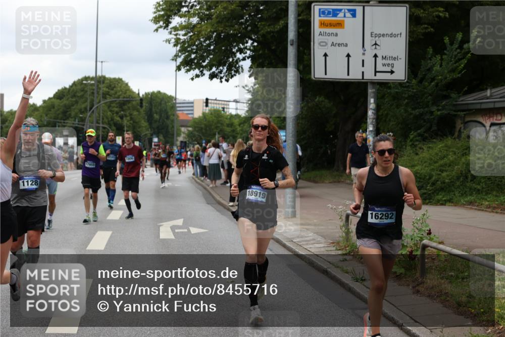 29.06.2025 - hella hamburg halbmarathon Yannick Fuchs http://msf.ph/oto/8455716 29.06.2025 10:56:17 20KM 1006, 1128, 1264, 1377, 1568, 1573, 1726, 3921, 4859, 5547, 6414, 6415, 6580, 6815, 7658, 8154, 8624, 9131, 9718, 9928, 10214, 10519, 10797, 11670, 11968, 12156, 12567, 13498, 13868, 14368, 14456, 14574, 15686, 15859, 16292, 16808, 17136, 17383, 17532, 17939, 17955, 18000, 18599, 18919, 19023 meine-sportfotos.de