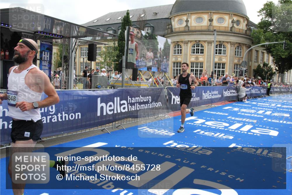 29.06.2025 - hella hamburg halbmarathon Michael Strokosch http://msf.ph/oto/8455728 29.06.2025 10:31:24 Ziel 3955, 4812, 11857, 14548, 19042 meine-sportfotos.de