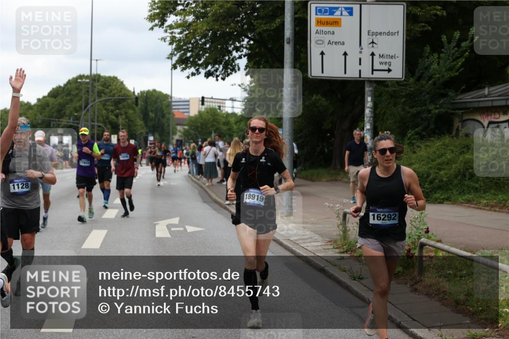 29.06.2025 - hella hamburg halbmarathon Yannick Fuchs http://msf.ph/oto/8455743 29.06.2025 10:56:18 20KM 1006, 1128, 1264, 1377, 1432, 1568, 1573, 1726, 3921, 4859, 6414, 6415, 6580, 6815, 7658, 8045, 8154, 8624, 9131, 9718, 9928, 10214, 10519, 10797, 11670, 11968, 12156, 12567, 13498, 13868, 14368, 14456, 14574, 15686, 15859, 16292, 16654, 16808, 17136, 17383, 17532, 17939, 17955, 18000, 18599, 18919, 19023 meine-sportfotos.de