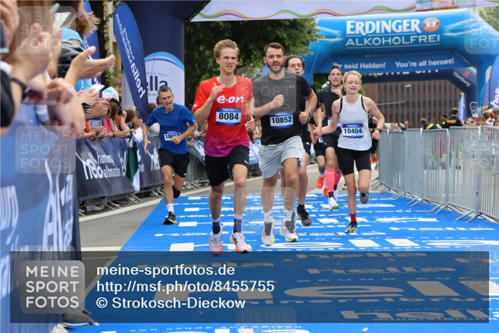 29.06.2025 - hella hamburg halbmarathon Strokosch-Dieckow http://msf.ph/oto/8455755 29.06.2025 10:36:25 Ziel 2121, 8084, 8121, 9296, 10404, 10680, 10852, 11304, 11833, 12051, 12916, 14075, 16158, 17192, 17723, 18062 meine-sportfotos.de