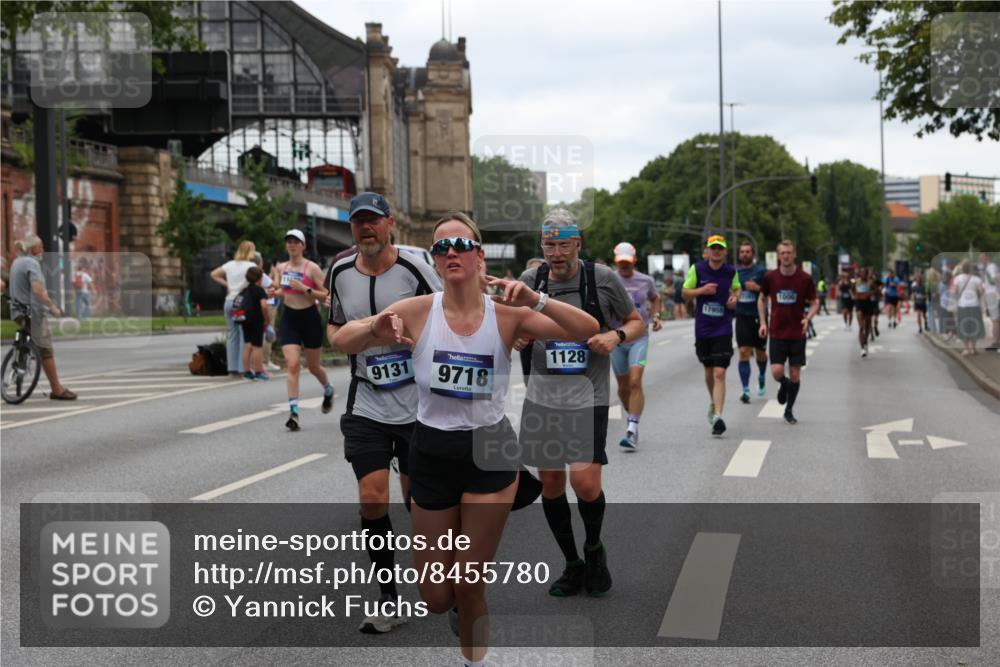 29.06.2025 - hella hamburg halbmarathon Yannick Fuchs http://msf.ph/oto/8455780 29.06.2025 10:56:18 20KM 1006, 1128, 1264, 1377, 1432, 1568, 1573, 1726, 3921, 4859, 6414, 6415, 6580, 6815, 7658, 8045, 8154, 8624, 9131, 9718, 9928, 10214, 10519, 10797, 11670, 11968, 12156, 12567, 13498, 13868, 14368, 14456, 14574, 15686, 15859, 16292, 16654, 16808, 17136, 17383, 17532, 17939, 17955, 18000, 18599, 18919, 19023 meine-sportfotos.de