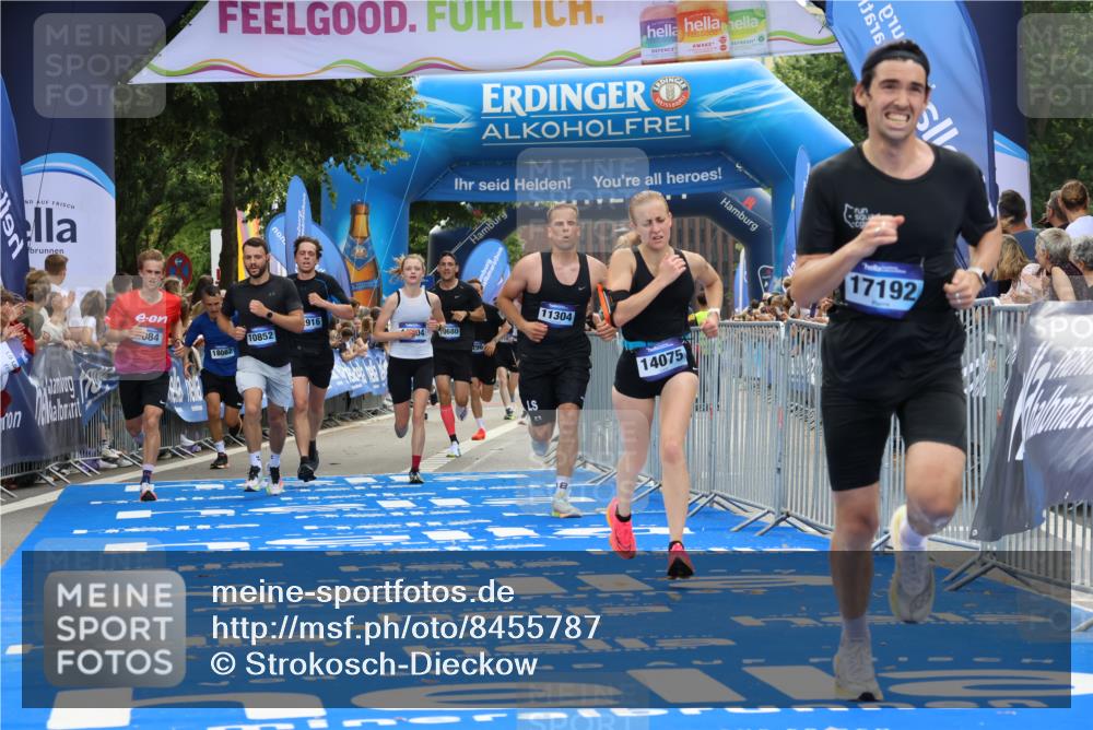 29.06.2025 - hella hamburg halbmarathon Strokosch-Dieckow http://msf.ph/oto/8455787 29.06.2025 10:36:21 Ziel 6829, 6993, 8084, 9296, 10404, 10680, 10852, 11304, 12051, 12916, 13991, 14075, 15348, 16158, 17192, 18062 meine-sportfotos.de