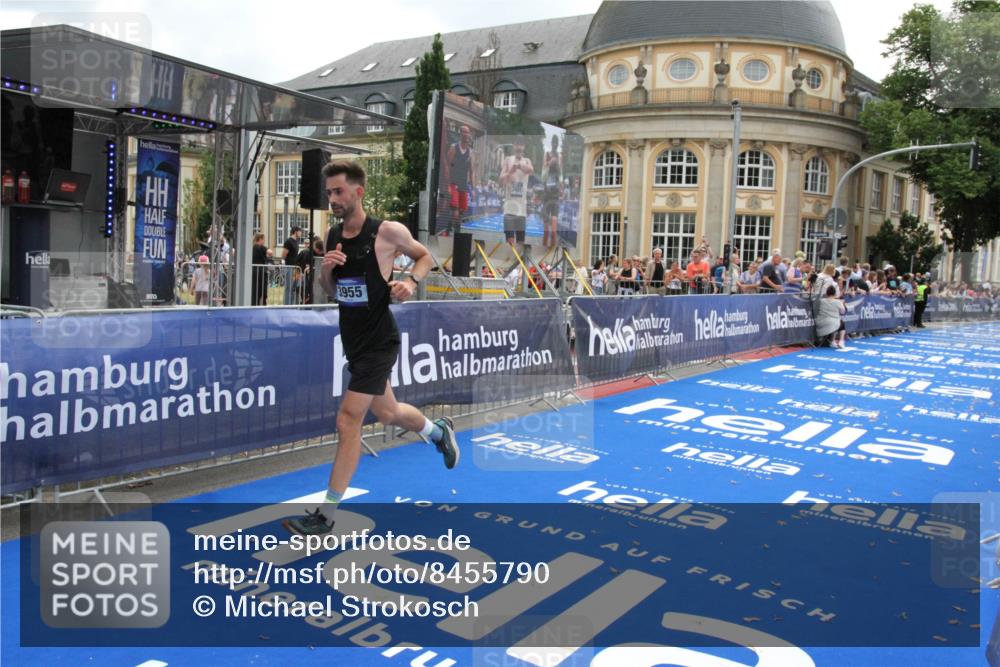 29.06.2025 - hella hamburg halbmarathon Michael Strokosch http://msf.ph/oto/8455790 29.06.2025 10:31:25 Ziel 3955, 4812, 14548, 19118 meine-sportfotos.de