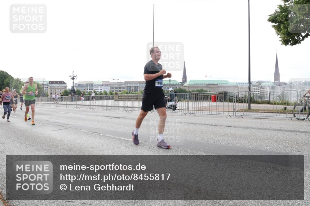 29.06.2025 - hella hamburg halbmarathon Lena Gebhardt http://msf.ph/oto/8455817 29.06.2025 10:31:26 Lombardsbrücke 1839, 1235, 1292, 1773, 1844, 1879, 1979, 2097, 2414, 2914, 3396, 3397, 3424, 3571, 3681, 4561, 4817, 4953, 5165, 5437, 5846, 5943, 5965, 6057, 6078, 6195, 6546, 6573, 6620, 6640, 6787, 7351, 7604, 7772, 8050, 8072, 8073, 8757, 8806, 9104, 9183, 9576, 9812, 9883, 10111, 10240, 10586, 10989, 11587, 11988, 12384, 12627, 13724, 14349, 15466, 15589, 15725, 16457, 16978, 17224, 17404, 17463, 17509, 17517, 17587, 17706, 17742, 17966, 19052, 19226 meine-sportfotos.de