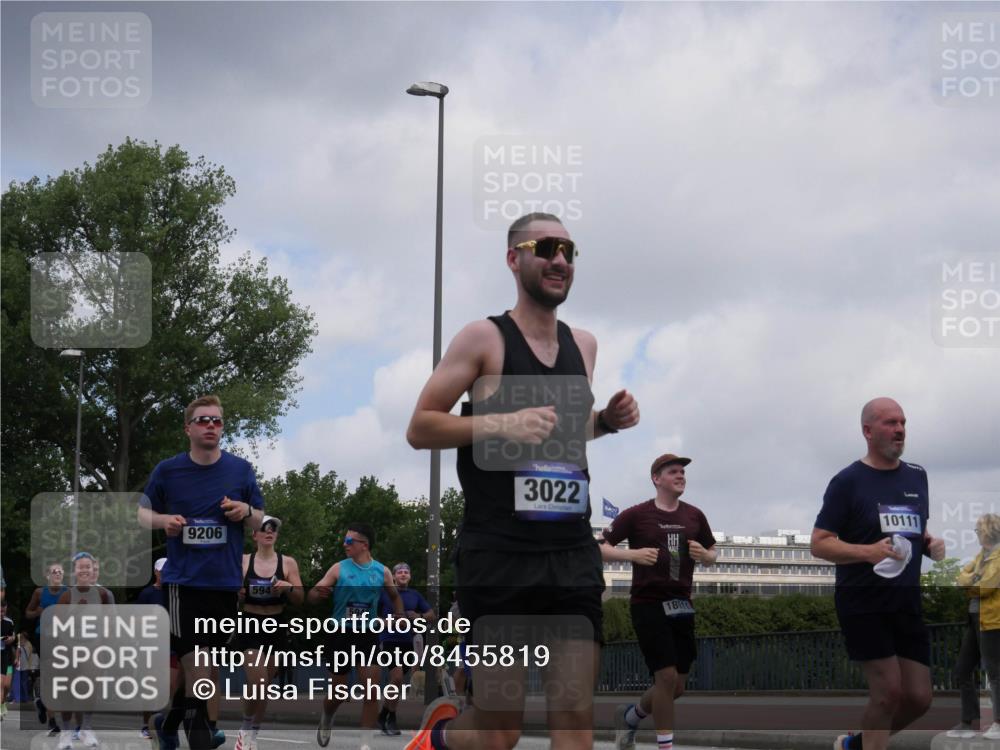 29.06.2025 - hella hamburg halbmarathon Luisa Fischer http://msf.ph/oto/8455819 29.06.2025 10:35:29 Kennedybrücke 15575, 9206, 594, 5943, 3022, 10111, 181, 1640, 3022, 3365, 4857, 5783, 5941, 6228, 6252, 6312, 6315, 7468, 8303, 8625, 9125, 9206, 10013, 10111, 10354, 10828 meine-sportfotos.de