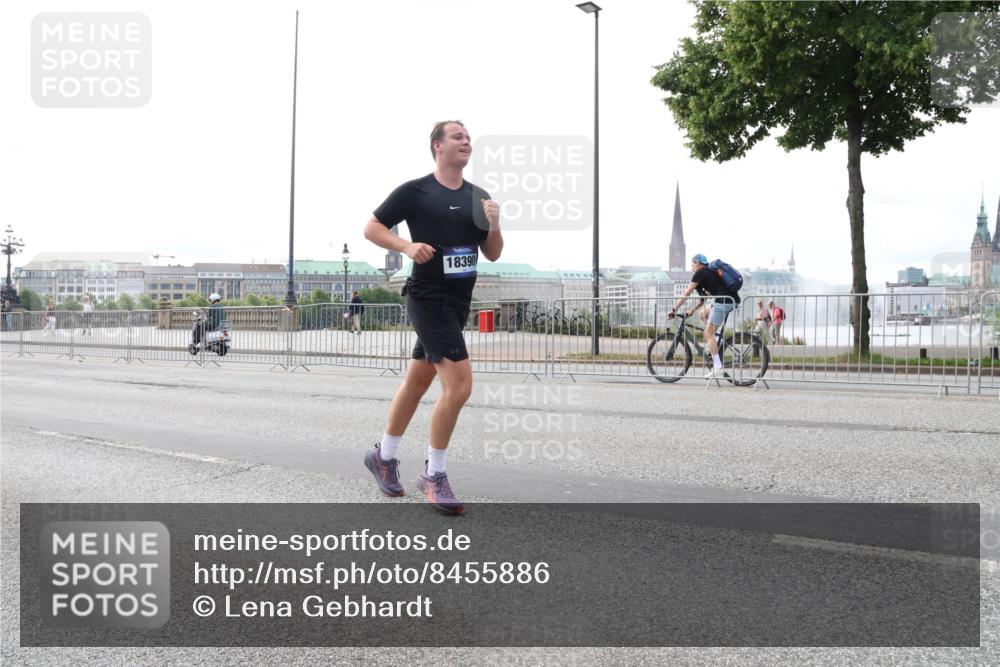 29.06.2025 - hella hamburg halbmarathon Lena Gebhardt http://msf.ph/oto/8455886 29.06.2025 10:31:26 Lombardsbrücke 18390, 1235, 1292, 1773, 1844, 1879, 1979, 2097, 2414, 2914, 3396, 3397, 3424, 3571, 3681, 4561, 4817, 4953, 5165, 5437, 5846, 5943, 5965, 6057, 6078, 6195, 6546, 6573, 6620, 6640, 6787, 7351, 7604, 7772, 8050, 8072, 8073, 8757, 8806, 9104, 9183, 9576, 9812, 9883, 10111, 10240, 10586, 10989, 11587, 11988, 12384, 12627, 13724, 14349, 15466, 15589, 15725, 16457, 16978, 17224, 17404, 17463, 17509, 17517, 17587, 17706, 17742, 17966, 19052, 19226 meine-sportfotos.de