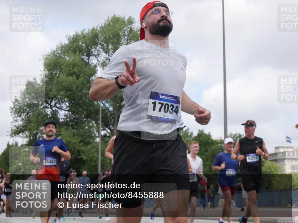 29.06.2025 - hella hamburg halbmarathon Luisa Fischer http://msf.ph/oto/8455888 29.06.2025 10:35:31 Kennedybrücke 13423, 17034, 512, 6315, 6252, 1640, 3022, 4857, 5783, 5871, 5941, 6228, 6252, 6312, 6315, 6642, 7468, 8625, 9206, 10013, 10111, 10354, 10828 meine-sportfotos.de