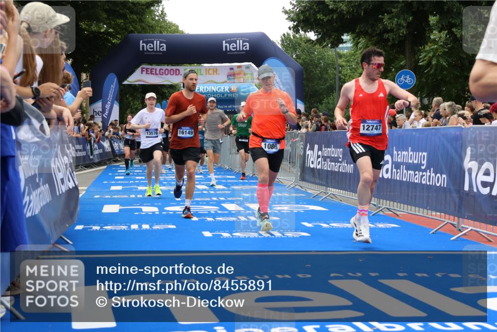 29.06.2025 - hella hamburg halbmarathon Strokosch-Dieckow http://msf.ph/oto/8455891 29.06.2025 10:48:03 Ziel 1086, 1604, 1613, 1914, 4324, 4528, 4601, 4711, 5022, 6377, 9544, 9626, 9638, 12706, 12724, 12747, 12808, 13570, 14192, 15973, 16094, 16149, 16269, 16766, 18206, 18922, 19198 meine-sportfotos.de