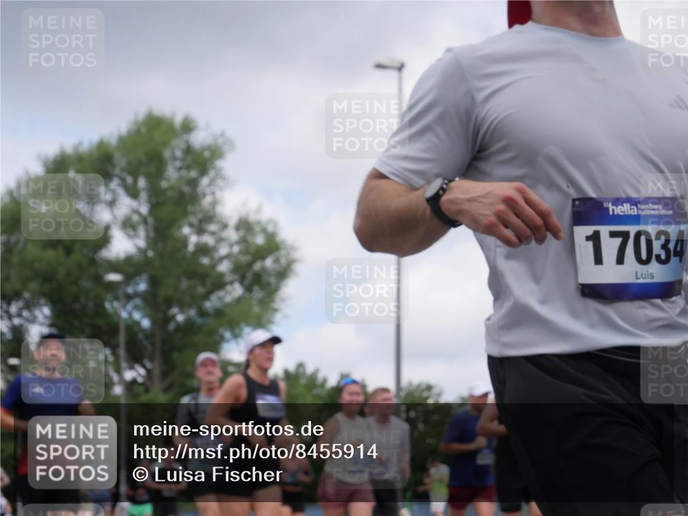 29.06.2025 - hella hamburg halbmarathon Luisa Fischer http://msf.ph/oto/8455914 29.06.2025 10:35:32 Kennedybrücke 17034, 1640, 2268, 3022, 4857, 5783, 5871, 5941, 6228, 6252, 6312, 6315, 6642, 7387, 7468, 8625, 9188, 9206, 10013, 10111, 10354, 10828 meine-sportfotos.de