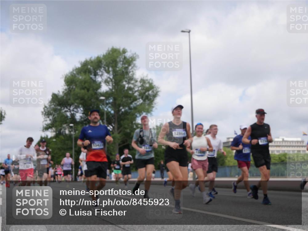 29.06.2025 - hella hamburg halbmarathon Luisa Fischer http://msf.ph/oto/8455923 29.06.2025 10:35:32 Kennedybrücke 12864, 13423, 1640, 2268, 3022, 4857, 5783, 5871, 5941, 6228, 6252, 6312, 6315, 6642, 7387, 7468, 8625, 9188, 9206, 10013, 10111, 10354, 10828 meine-sportfotos.de
