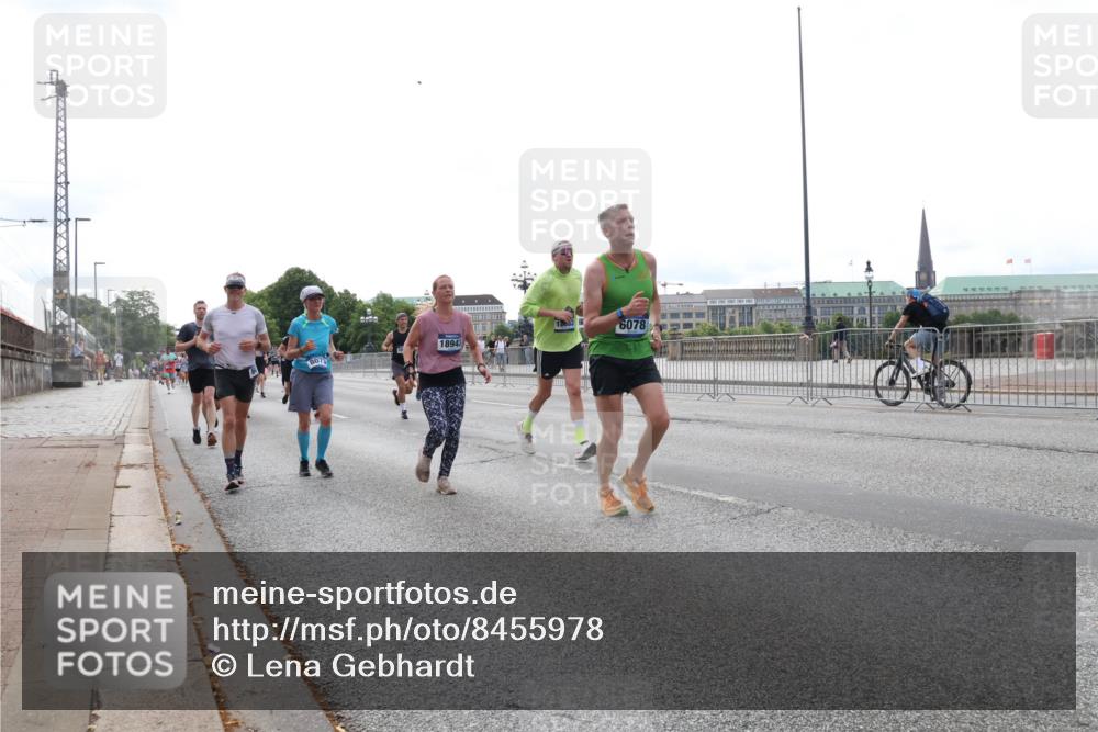 29.06.2025 - hella hamburg halbmarathon Lena Gebhardt http://msf.ph/oto/8455978 29.06.2025 10:31:28 Lombardsbrücke 6078, 18943, 1235, 1292, 1773, 1844, 1879, 1979, 2097, 2414, 2831, 2914, 3396, 3397, 3424, 3571, 3681, 4561, 4817, 4953, 5165, 5437, 5846, 5943, 5965, 6057, 6078, 6160, 6195, 6546, 6573, 6640, 6787, 7334, 7351, 7604, 7772, 8050, 8072, 8073, 8304, 8620, 8757, 8806, 9104, 9183, 9478, 9576, 9812, 9883, 10111, 10240, 10586, 11587, 11988, 12627, 13724, 14349, 15466, 15589, 15725, 16457, 16978, 17224, 17404, 17463, 17509, 17517, 17587, 17706, 17966, 19226 meine-sportfotos.de