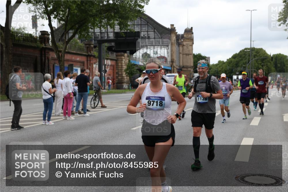 29.06.2025 - hella hamburg halbmarathon Yannick Fuchs http://msf.ph/oto/8455985 29.06.2025 10:56:18 20KM 1006, 1128, 1264, 1377, 1432, 1568, 1573, 1726, 3921, 4859, 6414, 6415, 6580, 6815, 7658, 8045, 8154, 8624, 9131, 9718, 9928, 10214, 10519, 10797, 11670, 11968, 12156, 12567, 13498, 13868, 14368, 14456, 14574, 15686, 15859, 16292, 16654, 16808, 17136, 17383, 17532, 17939, 17955, 18000, 18599, 18919, 19023 meine-sportfotos.de