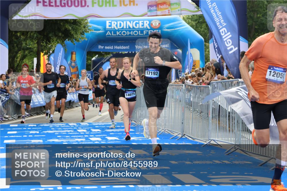29.06.2025 - hella hamburg halbmarathon Strokosch-Dieckow http://msf.ph/oto/8455989 29.06.2025 10:36:20 Ziel 6829, 6993, 8084, 10404, 10680, 10852, 11304, 12051, 12916, 13991, 14075, 15348, 16158, 17192, 18062 meine-sportfotos.de