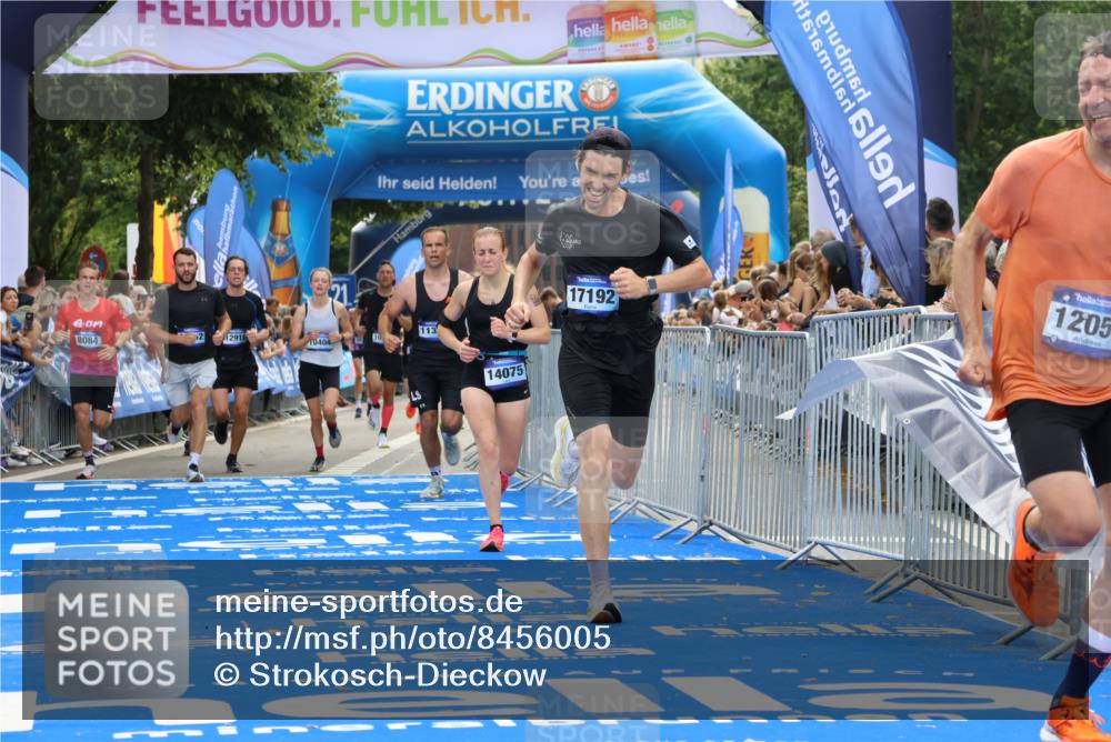 29.06.2025 - hella hamburg halbmarathon Strokosch-Dieckow http://msf.ph/oto/8456005 29.06.2025 10:36:21 Ziel 6829, 6993, 8084, 9296, 10404, 10680, 10852, 11304, 12051, 12916, 13991, 14075, 15348, 16158, 17192, 18062 meine-sportfotos.de