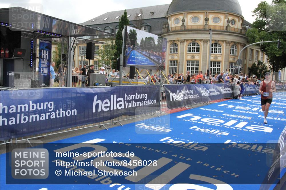 29.06.2025 - hella hamburg halbmarathon Michael Strokosch http://msf.ph/oto/8456028 29.06.2025 10:31:30 Ziel 19118 meine-sportfotos.de