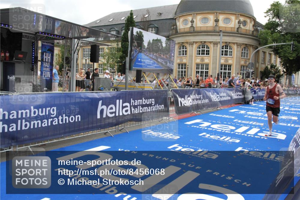 29.06.2025 - hella hamburg halbmarathon Michael Strokosch http://msf.ph/oto/8456068 29.06.2025 10:31:31 Ziel 19118 meine-sportfotos.de
