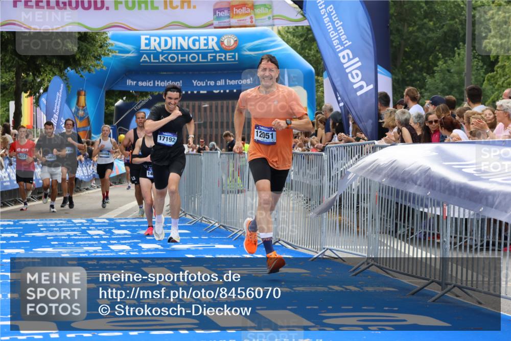 29.06.2025 - hella hamburg halbmarathon Strokosch-Dieckow http://msf.ph/oto/8456070 29.06.2025 10:36:19 Ziel 6829, 6993, 8084, 10404, 10852, 11304, 12051, 12916, 13991, 14075, 14601, 15115, 15348, 16158, 17192, 17329, 18062 meine-sportfotos.de