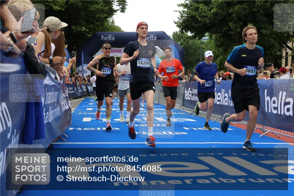 29.06.2025 - hella hamburg halbmarathon Strokosch-Dieckow http://msf.ph/oto/8456085 29.06.2025 10:48:00 Ziel 1086, 1604, 1613, 4324, 4528, 4601, 4711, 5022, 6377, 9626, 9638, 12706, 12724, 12747, 12808, 13570, 14730, 15333, 16094, 16149, 16766, 17451, 18206, 18922, 19198 meine-sportfotos.de