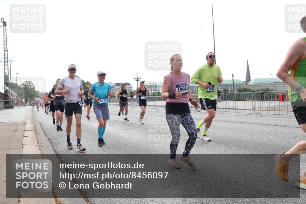 29.06.2025 - hella hamburg halbmarathon Lena Gebhardt http://msf.ph/oto/8456097 29.06.2025 10:31:29 Lombardsbrücke 8073, 18943, 8883, 1235, 1292, 1773, 1844, 1879, 1979, 2097, 2414, 2831, 2832, 2914, 3396, 3397, 3424, 3571, 3681, 4561, 4817, 4953, 5165, 5437, 5846, 5943, 5965, 6057, 6078, 6160, 6195, 6546, 6573, 6640, 6787, 7334, 7351, 7604, 7772, 8050, 8072, 8073, 8304, 8620, 8757, 8806, 9078, 9104, 9183, 9478, 9812, 9883, 10111, 10240, 10586, 11587, 11988, 12627, 13724, 14349, 15589, 15725, 16457, 16978, 17224, 17404, 17463, 17509, 17517, 17587, 17706, 19226 meine-sportfotos.de