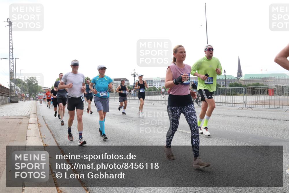 29.06.2025 - hella hamburg halbmarathon Lena Gebhardt http://msf.ph/oto/8456118 29.06.2025 10:31:29 Lombardsbrücke 7772, 8073, 18883, 1235, 1292, 1773, 1844, 1879, 1979, 2097, 2414, 2831, 2832, 2914, 3396, 3397, 3424, 3571, 3681, 4561, 4817, 4953, 5165, 5437, 5846, 5943, 5965, 6057, 6078, 6160, 6195, 6546, 6573, 6640, 6787, 7334, 7351, 7604, 7772, 8050, 8072, 8073, 8304, 8620, 8757, 8806, 9078, 9104, 9183, 9478, 9812, 9883, 10111, 10240, 10586, 11587, 11988, 12627, 13724, 14349, 15589, 15725, 16457, 16978, 17224, 17404, 17463, 17509, 17517, 17587, 17706, 19226 meine-sportfotos.de