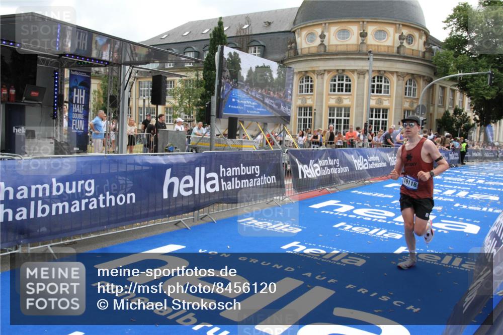 29.06.2025 - hella hamburg halbmarathon Michael Strokosch http://msf.ph/oto/8456120 29.06.2025 10:31:31 Ziel 19118 meine-sportfotos.de